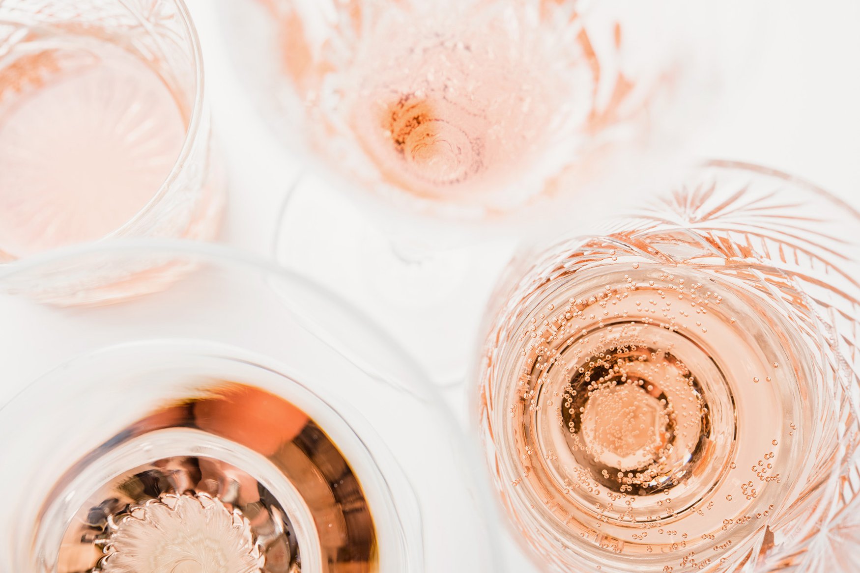 Розовый ликер